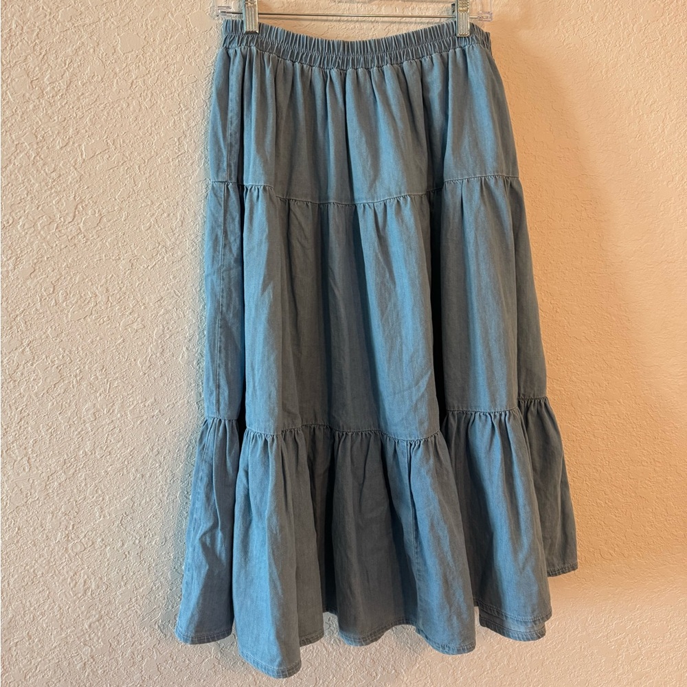 Urban outfits midi denim skirt - very light perfect for all seasons